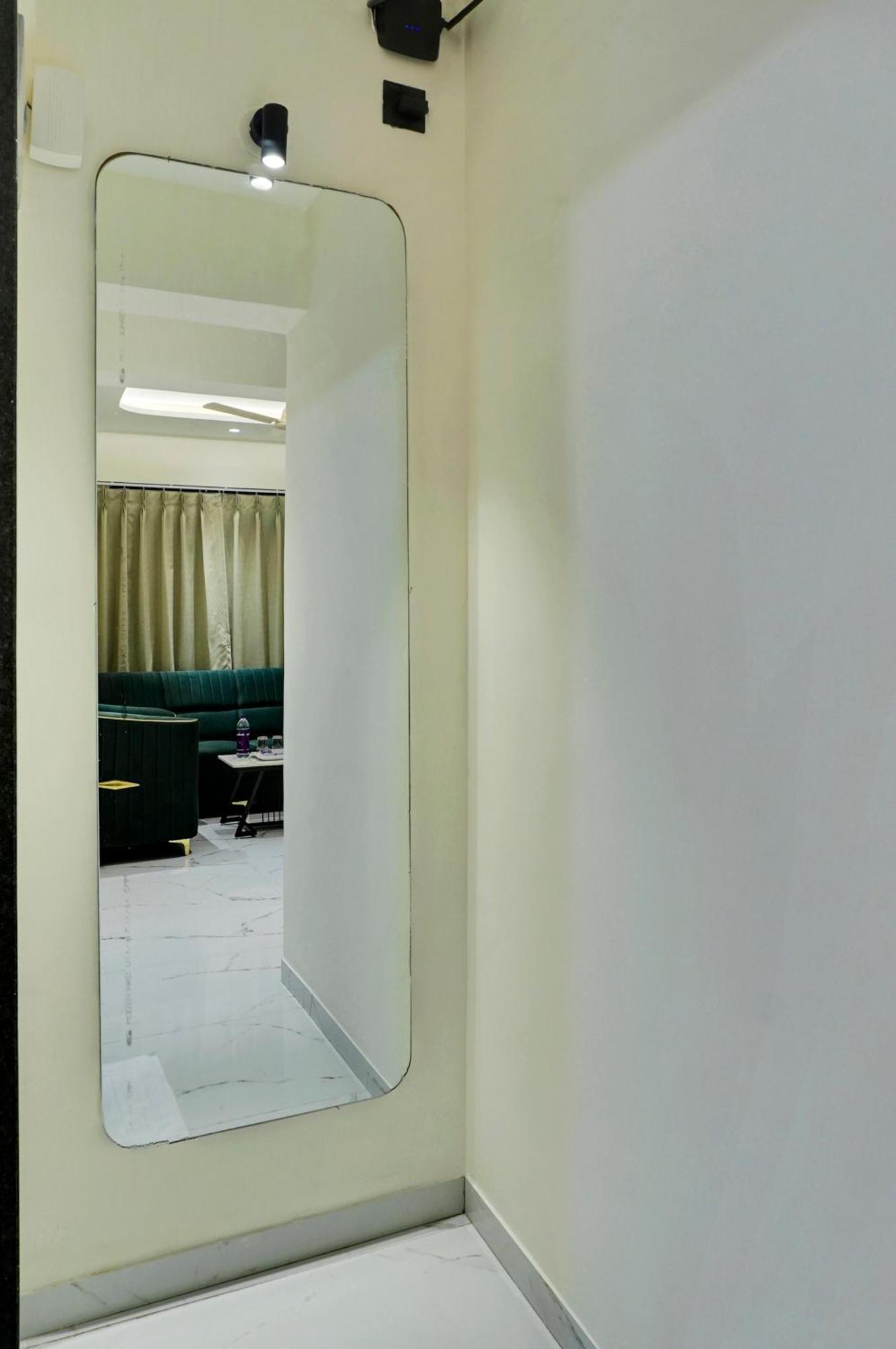 Palm Suites Baner- Indian Nationals Only Pune Extérieur photo