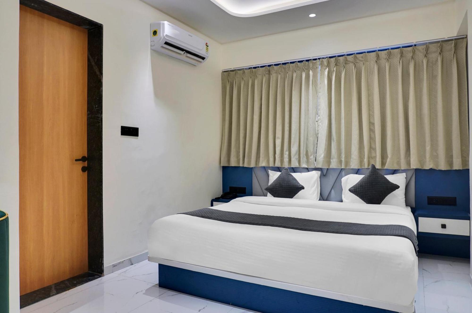 Palm Suites Baner- Indian Nationals Only Pune Extérieur photo