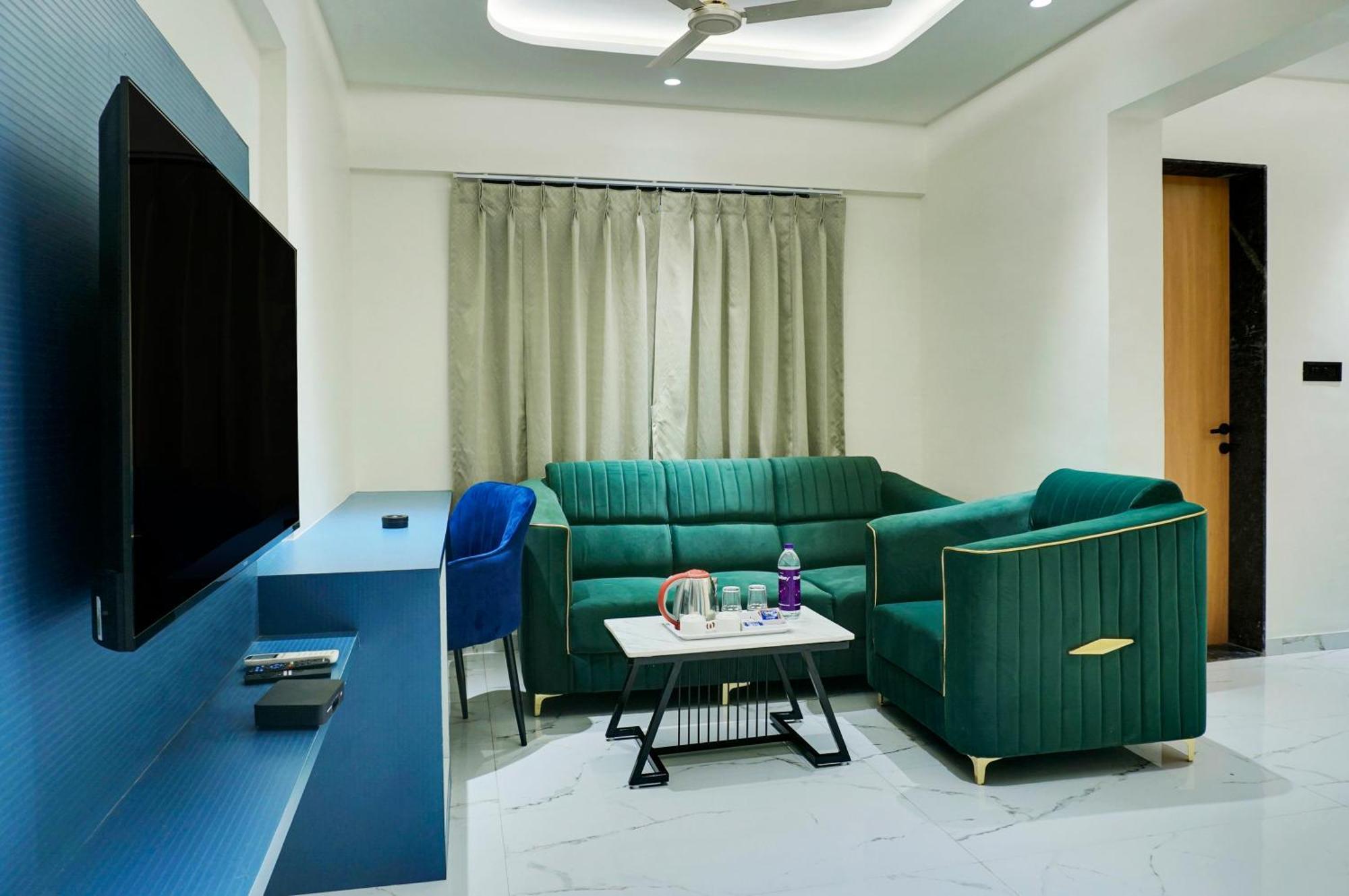 Palm Suites Baner- Indian Nationals Only Pune Extérieur photo