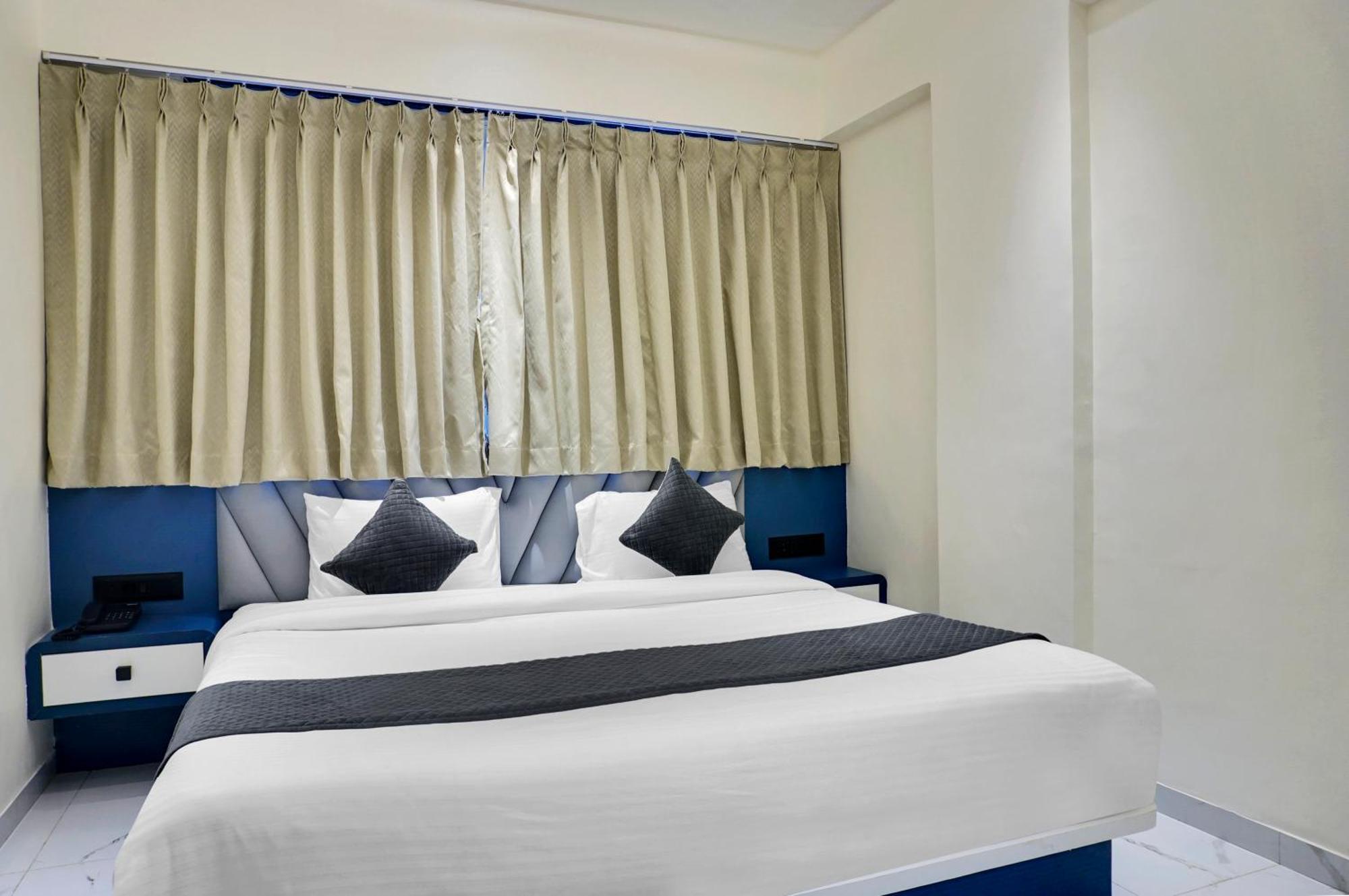 Palm Suites Baner- Indian Nationals Only Pune Extérieur photo
